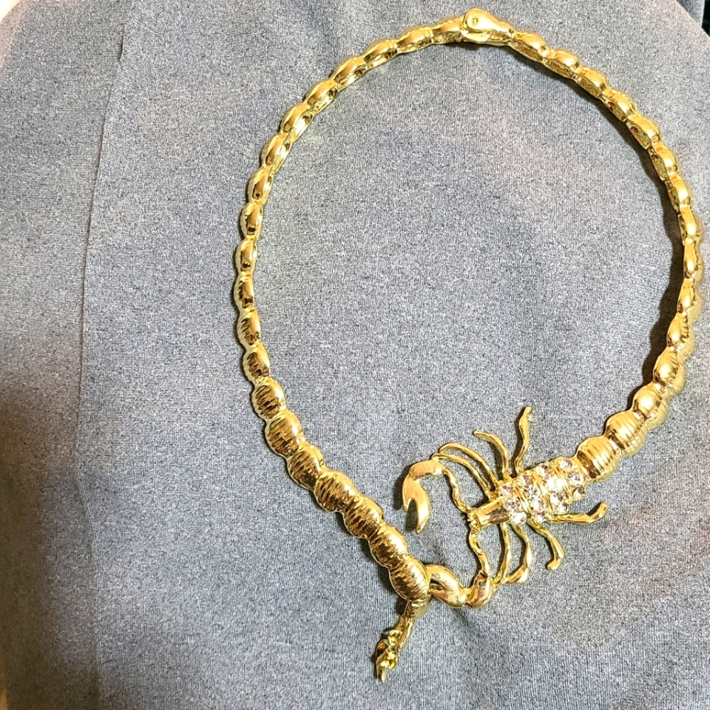 SCORPION GOLD INLAY OVER ZINC HINGED NECKLACE